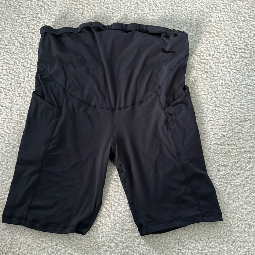 Maternity biker shorts with side pockets-L